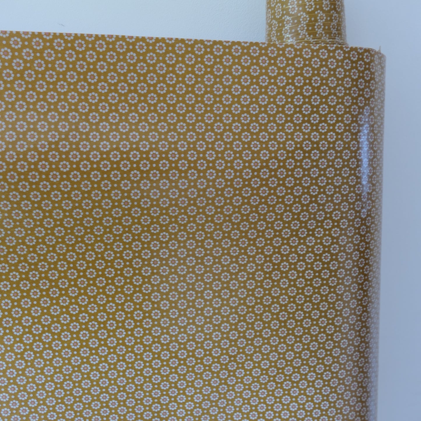 AU MAISON Wachstuch Belle Fleur Mustard Blümchen senfgelb, beschichtete Baumwolle