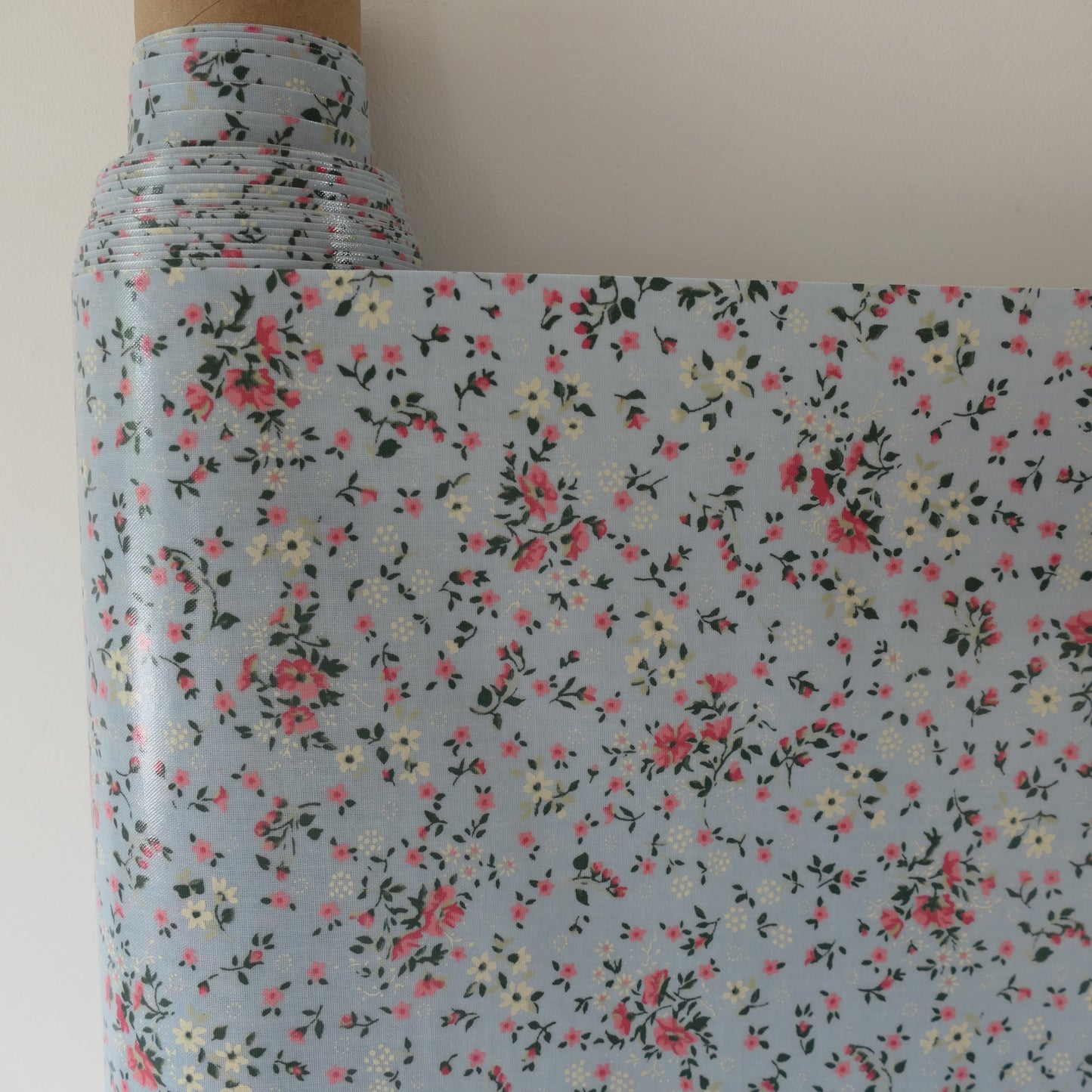 AU MAISON Wachstuch Drops Loving Liberty French Blue Blümchen hellblau, beschichtete Baumwolle