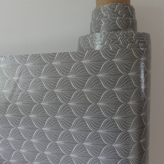 Au Maison Wachstuch Alli Grey Zwiebel Grafik Muster in grau und cremeweiß, beschichtete Baumwolle