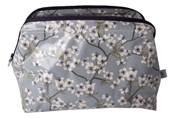 AU MAISON Wachstuch Amalie Dusty Blue Kirschblüten rauchblau taubenblau, beschichtete Baumwolle