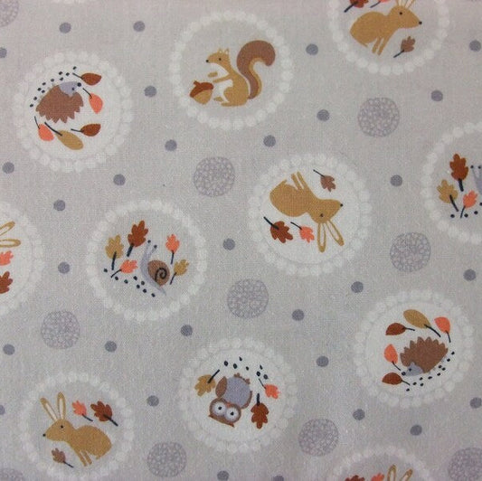 Studio E Fabrics Baumwollstoff GENTLE FOREST CIRCLE TOSS Grau – Verspielter Waldstoff mit Tieren & Kreismuster (Kopie)