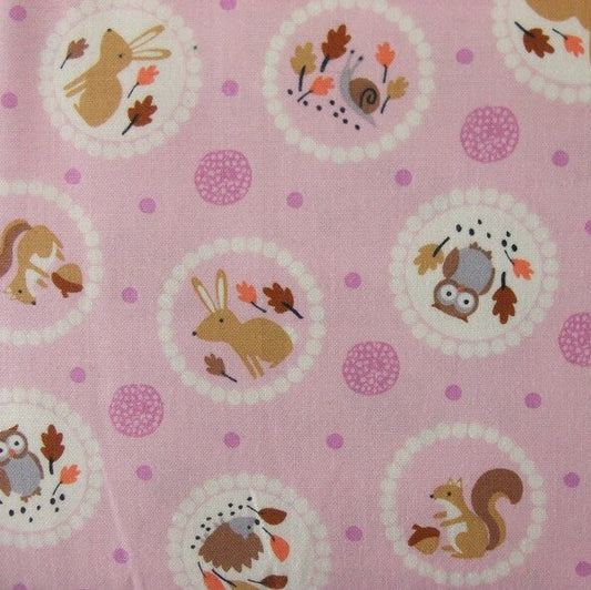 Studio E Fabrics Baumwollstoff GENTLE FOREST CIRCLE TOSS Rosa – Verspielter Waldstoff mit Tieren & Kreismuster