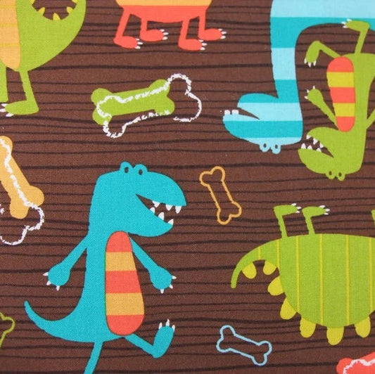 Michael Miller Baumwollstoff DINO DUDES – Bunte Dinosaurier auf brauner Holzmaserung Dinosaurierstoff